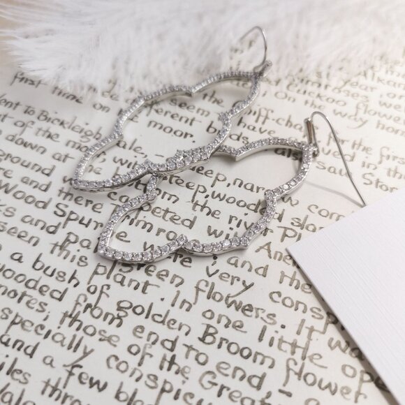 Kendra Scott Abbie White Crystal Silver Earrings - Picture 2 of 4